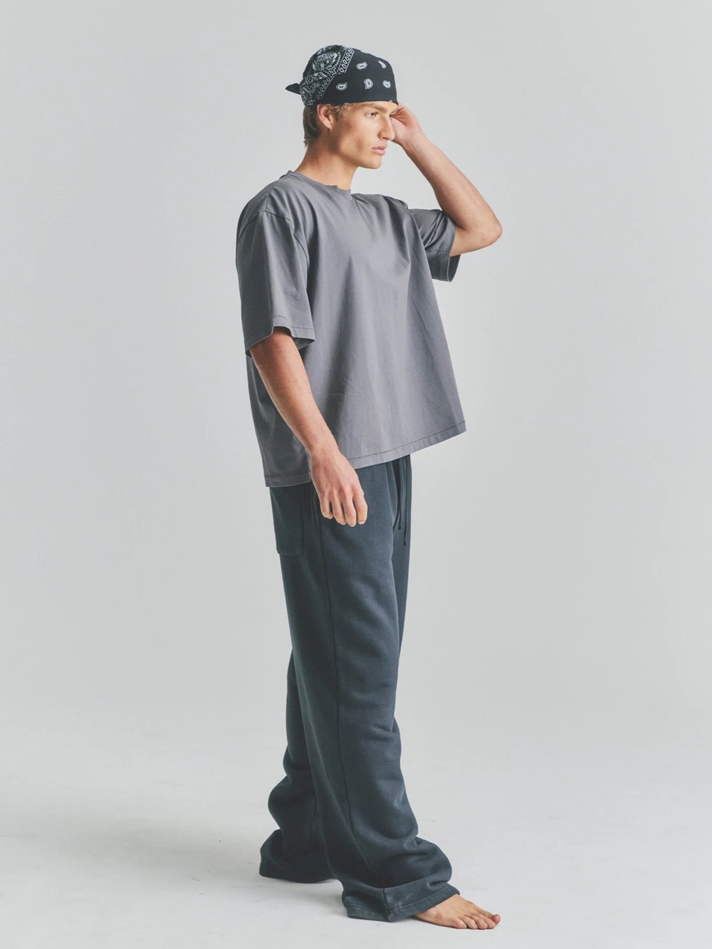 Elwood Oversized Core Tee - 'Vintage Grey Sz L Men’s
(Sep A-2)